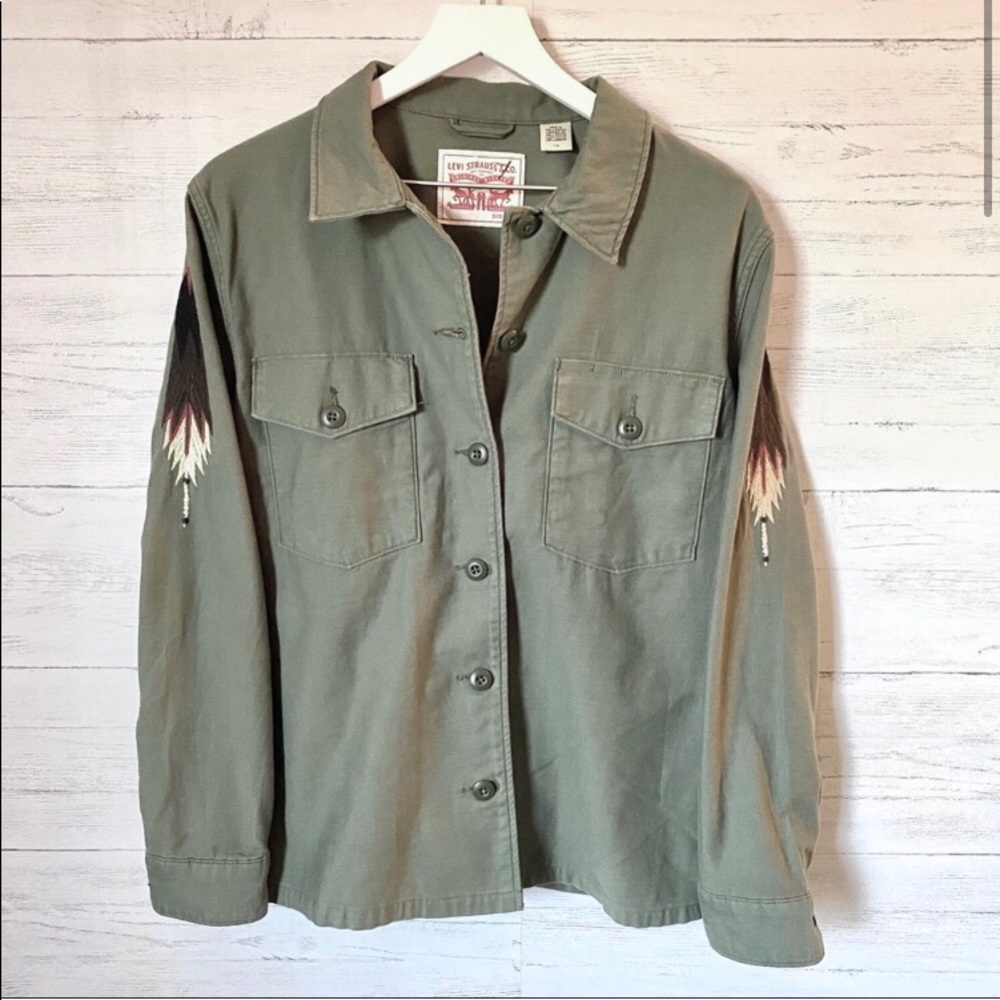 BNWT Levis military embroidered sleeve buttondown xs